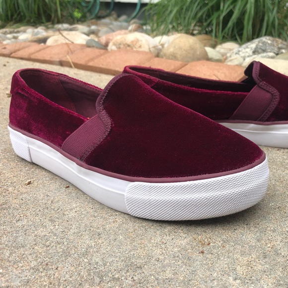 SOLD !!! Mix No. 6 Crushed Wine Velvet Slip Ons - Picture 4 of 5